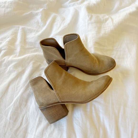 Hinge Boot - Picture 2 of 6